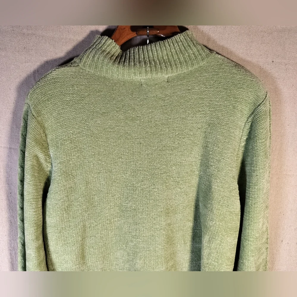 Vintage Woman's long green large Yarn Works sweater Irish knotwork design NICE! - Picture 7 of 7